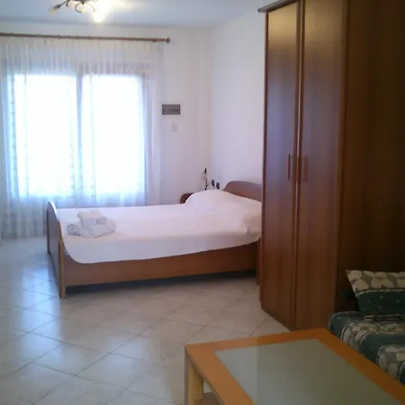 Erotokritos Apartment *